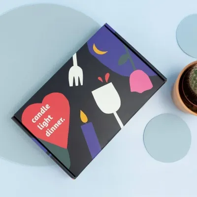 Corrugated cardboard shipping box