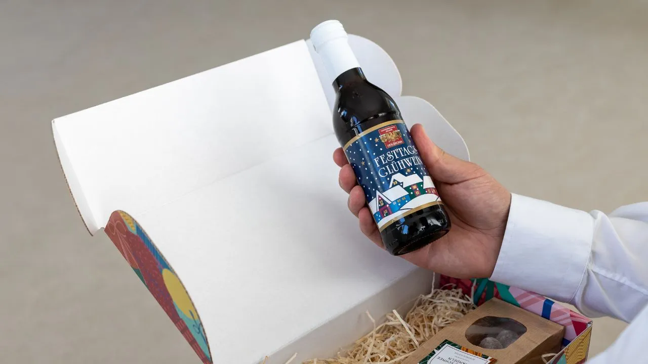 Gift box with mulled wine