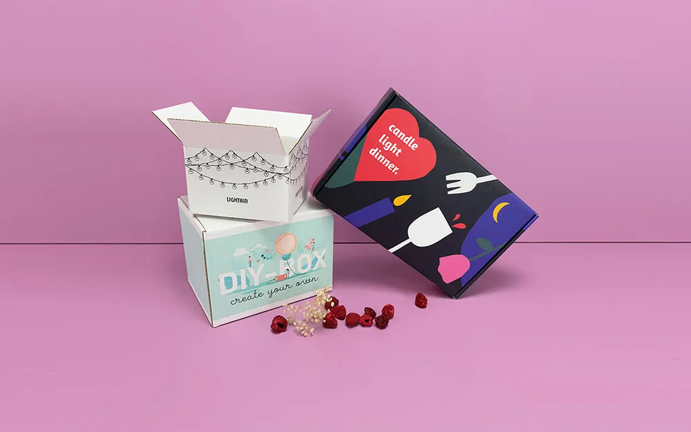 verschiedene bedruckte Versandkartons